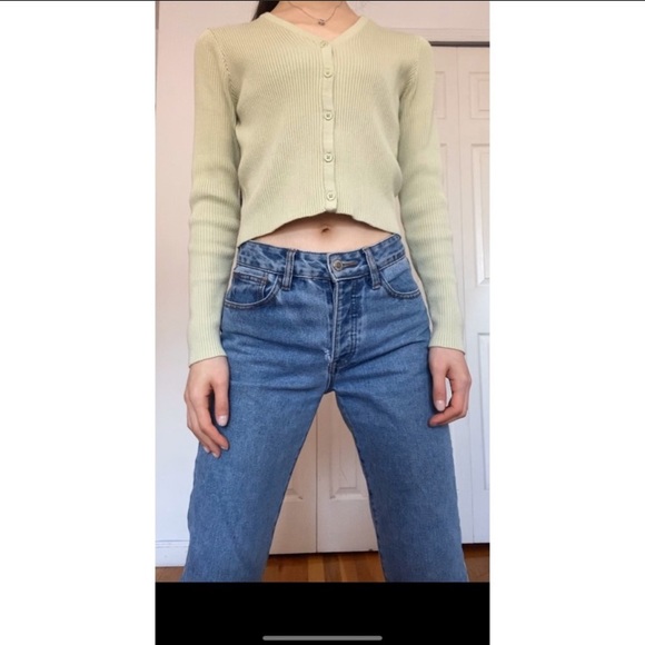 Brandy Melville Shannon sweater in pastel green - Picture 2 of 5